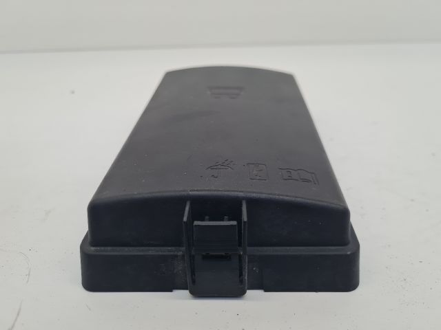 bontott VW GOLF VII Akkumulátor Fedél