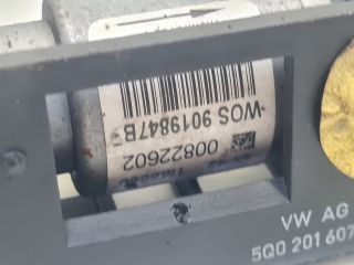 bontott VW GOLF VII Állófűtés Szivattyú (Elektromos)