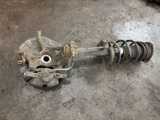 bontott VW GOLF VII Bal első Gólyaláb (Lengécsillapító, Rugó)