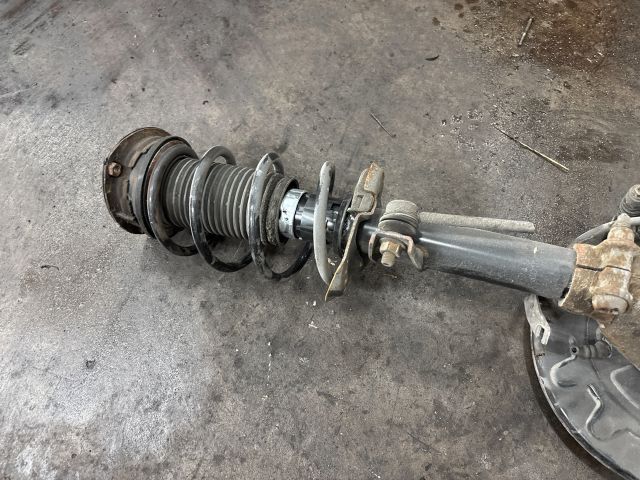 bontott VW GOLF VII Bal első Gólyaláb (Lengécsillapító, Rugó)