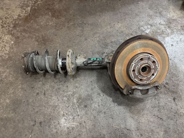 bontott VW GOLF VII Bal első Gólyaláb (Lengécsillapító, Rugó)