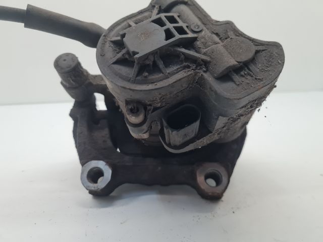 bontott VW GOLF VII Bal hátsó Féknyereg Munkahengerrel