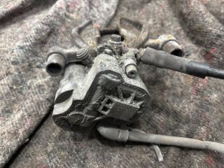 bontott VW GOLF VII Bal hátsó Féknyereg Munkahengerrel