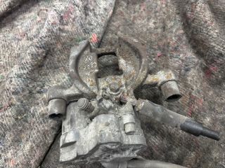 bontott VW GOLF VII Bal hátsó Féknyereg Munkahengerrel