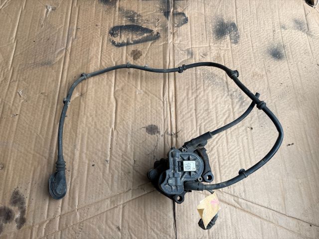 bontott VW GOLF VII Bal hátsó Féknyereg Munkahengerrel