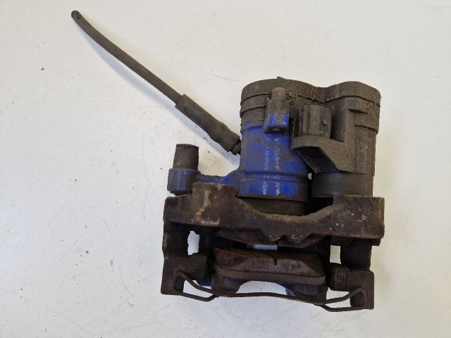 bontott VW GOLF VII Bal hátsó Féknyereg Munkahengerrel