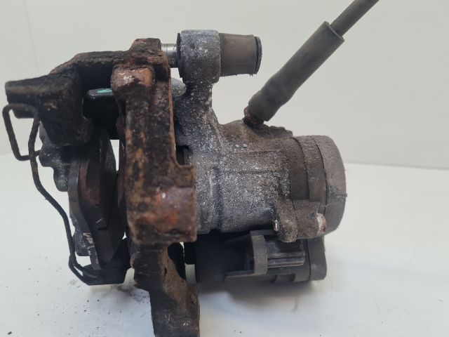 bontott VW GOLF VII Bal hátsó Féknyereg Munkahengerrel