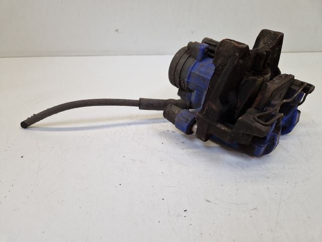 bontott VW GOLF VII Bal hátsó Féknyereg Munkahengerrel