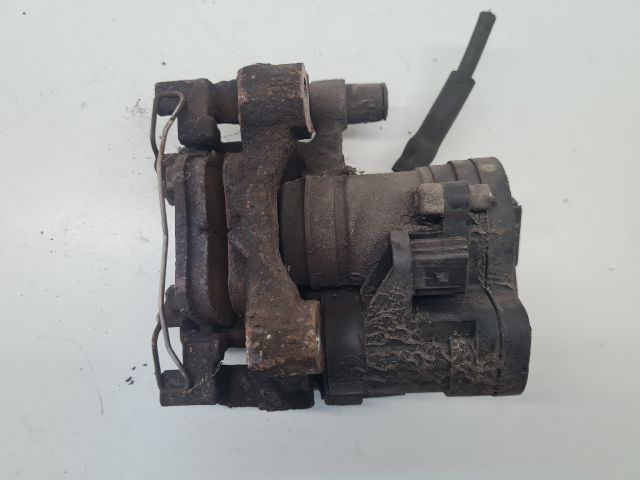 bontott VW GOLF VII Bal hátsó Féknyereg Munkahengerrel