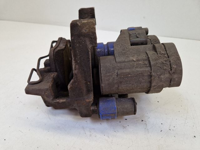 bontott VW GOLF VII Bal hátsó Féknyereg Munkahengerrel