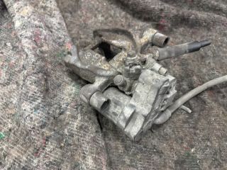 bontott VW GOLF VII Bal hátsó Féknyereg Munkahengerrel