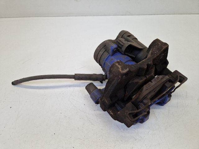 bontott VW GOLF VII Bal hátsó Féknyereg Munkahengerrel