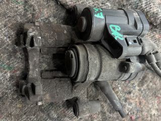 bontott VW GOLF VII Bal hátsó Féknyereg Munkahengerrel