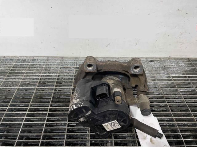 bontott VW GOLF VII Bal hátsó Féknyereg Munkahengerrel