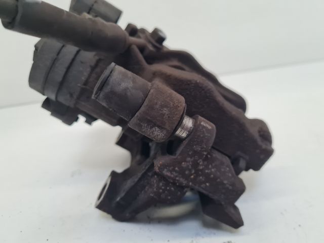 bontott VW GOLF VII Bal hátsó Féknyereg Munkahengerrel