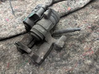 bontott VW GOLF VII Bal hátsó Féknyereg Munkahengerrel