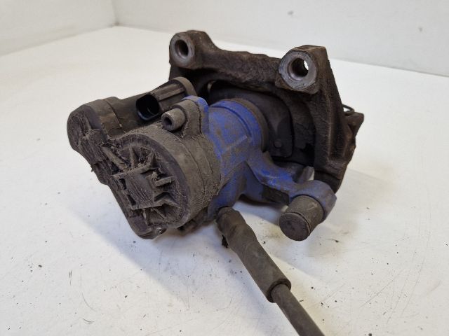 bontott VW GOLF VII Bal hátsó Féknyereg Munkahengerrel