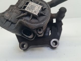 bontott VW GOLF VII Bal hátsó Féknyereg Munkahengerrel