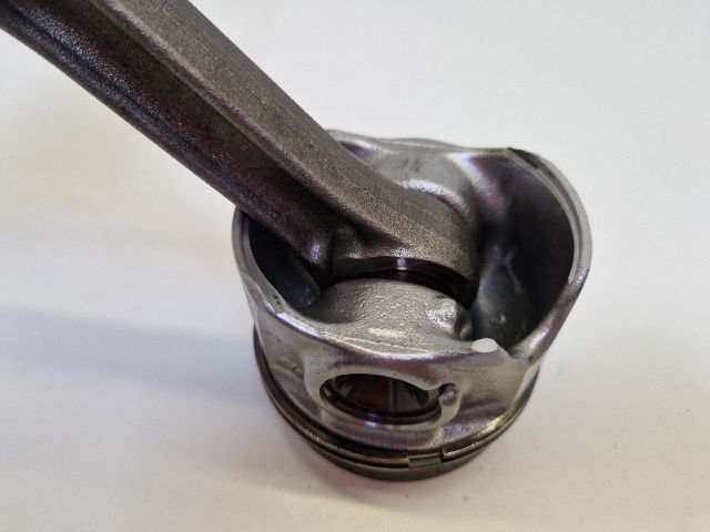 bontott VW GOLF VII Dugattyú és Hajtókar