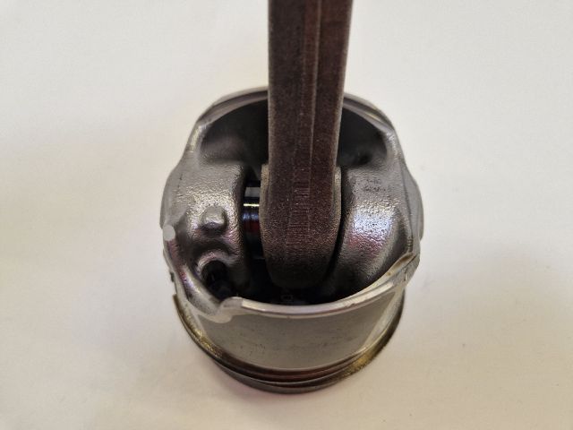 bontott VW GOLF VII Dugattyú és Hajtókar