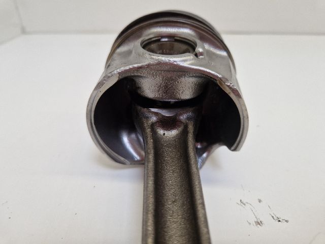 bontott VW GOLF VII Dugattyú és Hajtókar