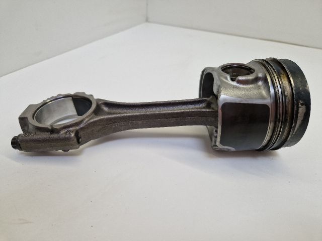 bontott VW GOLF VII Dugattyú és Hajtókar