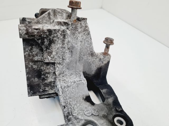 bontott VW GOLF VII Generátor Tartó Bak