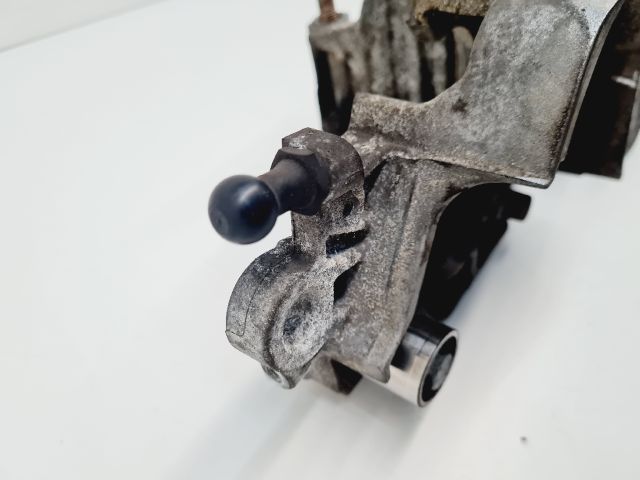 bontott VW GOLF VII Generátor Tartó Bak