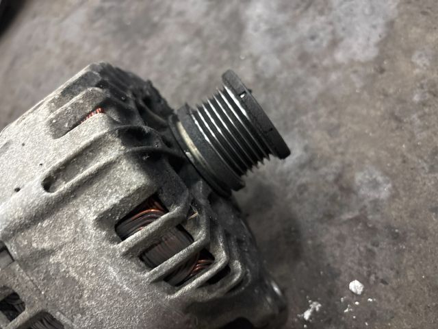 bontott VW GOLF VII Generátor