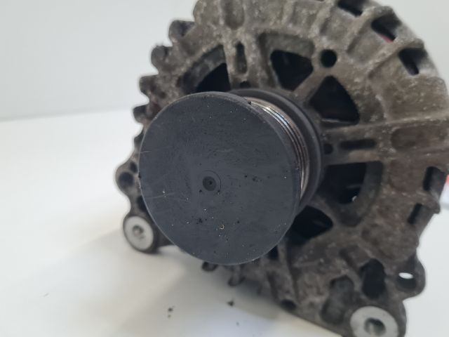 bontott VW GOLF VII Generátor