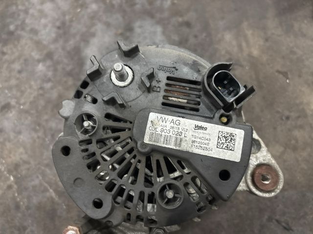 bontott VW GOLF VII Generátor