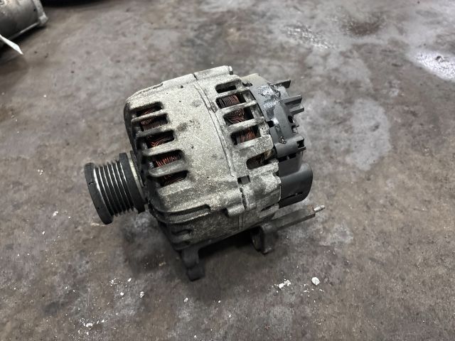 bontott VW GOLF VII Generátor