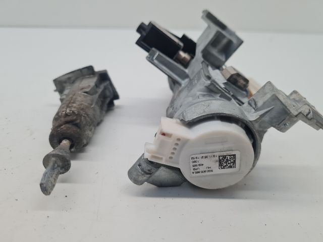 bontott VW GOLF VII Gyújtáskapcsoló Házzal