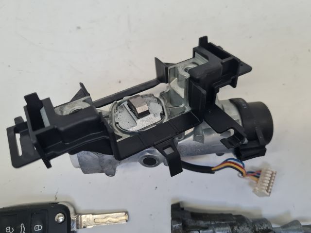 bontott VW GOLF VII Gyújtáskapcsoló Házzal