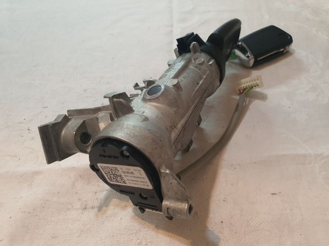 bontott VW GOLF VII Gyújtáskapcsoló Házzal