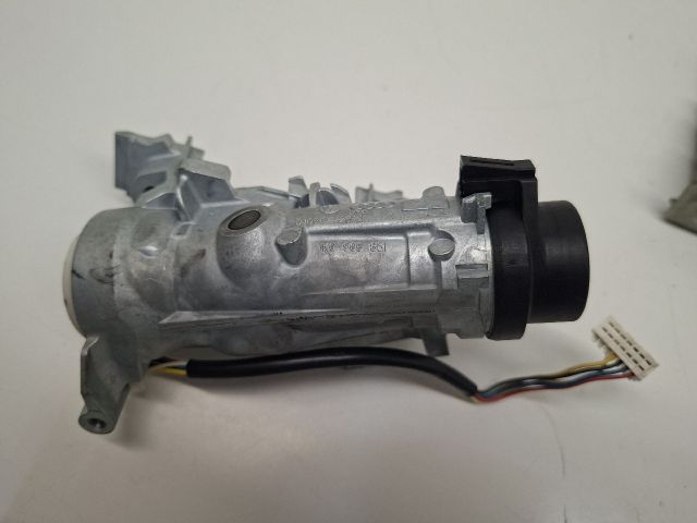 bontott VW GOLF VII Gyújtáskapcsoló Házzal