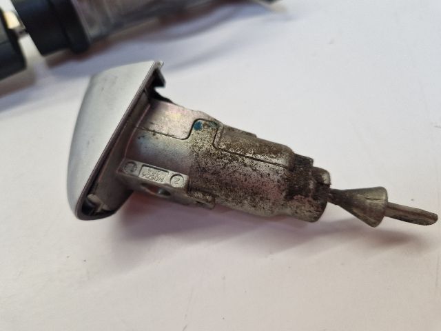 bontott VW GOLF VII Gyújtáskapcsoló Házzal