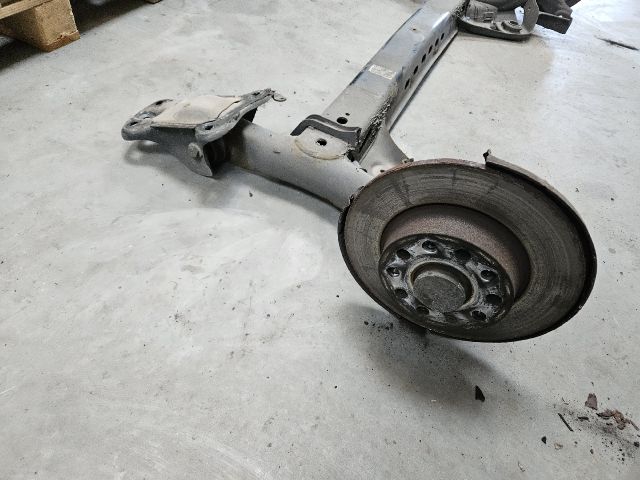 bontott VW GOLF VII Hátsó Híd (Tárcsafékes)