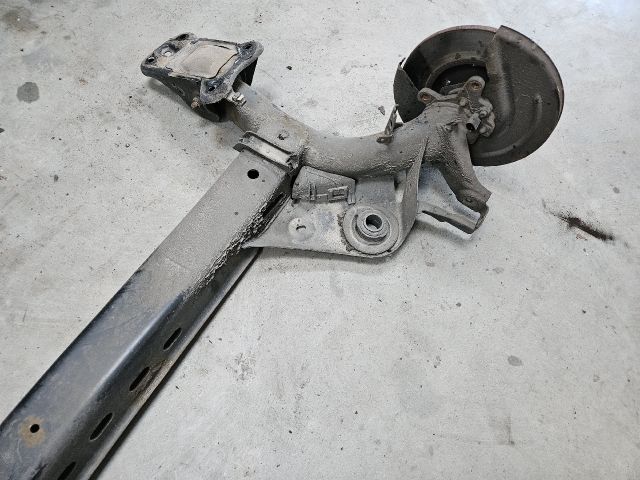 bontott VW GOLF VII Hátsó Híd (Tárcsafékes)