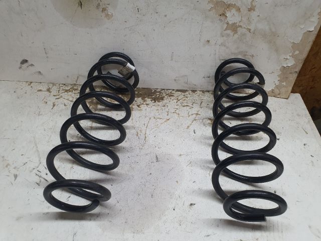 bontott VW GOLF VII Hátsó Rugó Pár