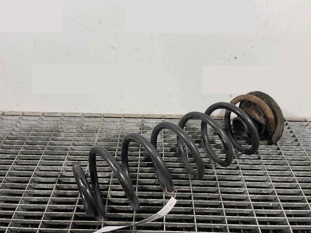 bontott VW GOLF VII Hátsó Rugó