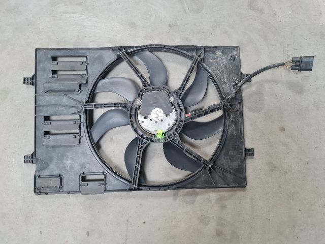 bontott VW GOLF VII Hűtőventilátor Keret