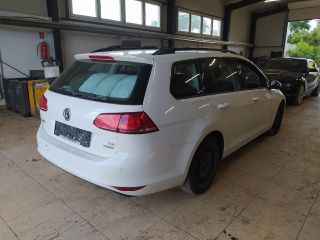 bontott VW GOLF VII Jobb első Féknyereg Munkahengerrel