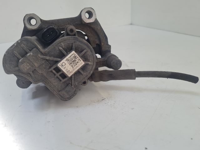 bontott VW GOLF VII Jobb első Féknyereg Munkahengerrel