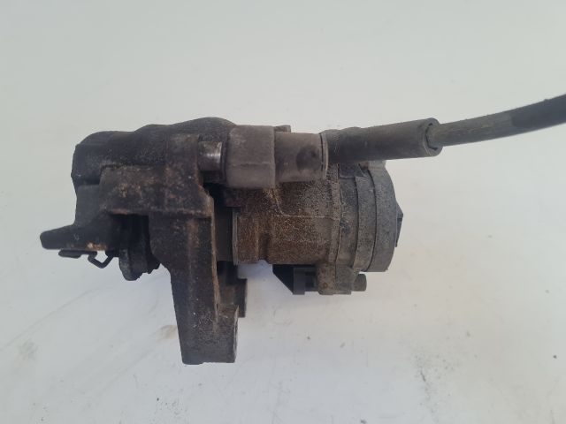 bontott VW GOLF VII Jobb első Féknyereg Munkahengerrel