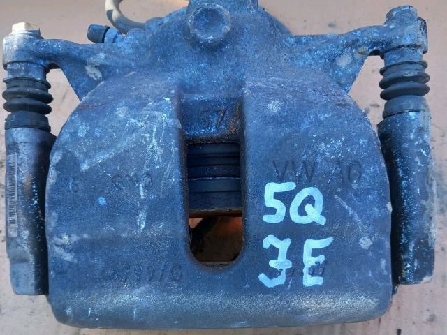 bontott VW GOLF VII Jobb első Féknyereg Munkahengerrel