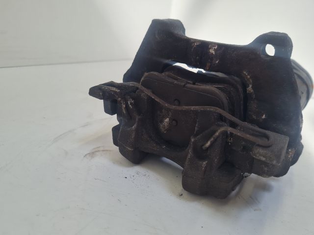 bontott VW GOLF VII Jobb első Féknyereg Munkahengerrel