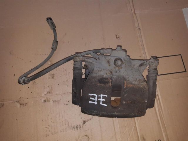 bontott VW GOLF VII Jobb első Féknyereg Munkahengerrel