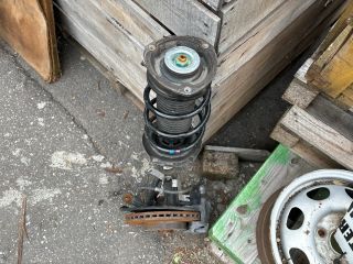 bontott VW GOLF VII Jobb első Gólyaláb (Lengécsillapító, Rugó)