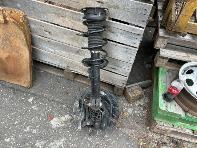 bontott VW GOLF VII Jobb első Gólyaláb (Lengécsillapító, Rugó)